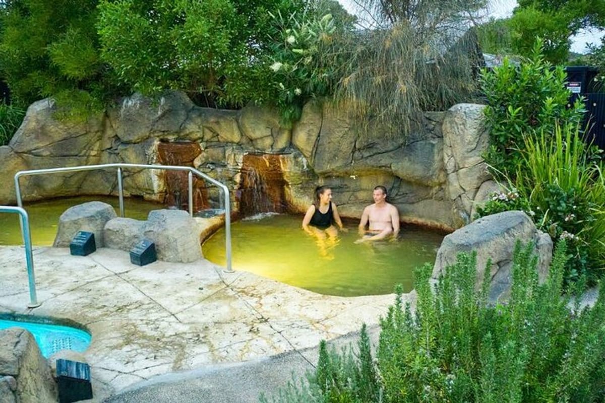 2-hour-deep-blue-hot-springs-in-warrnambool_1