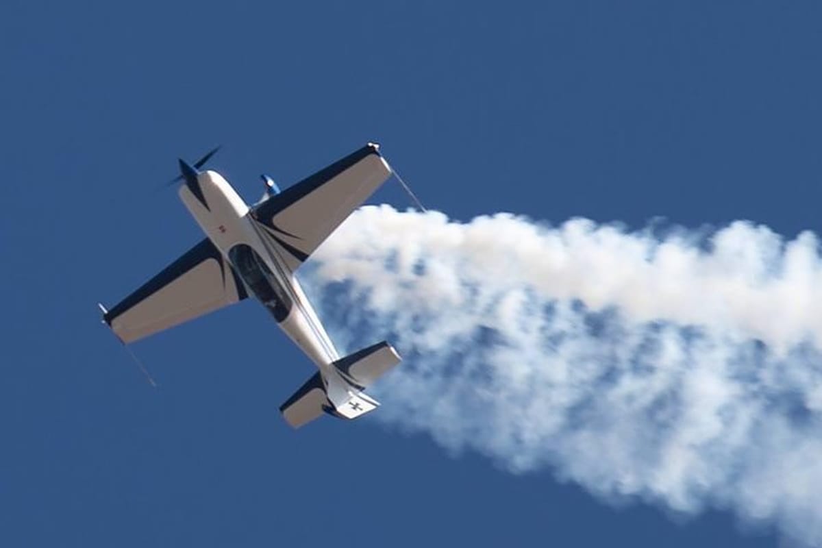 extreme-aerobatics-experience-in-the-extra-330lx_1