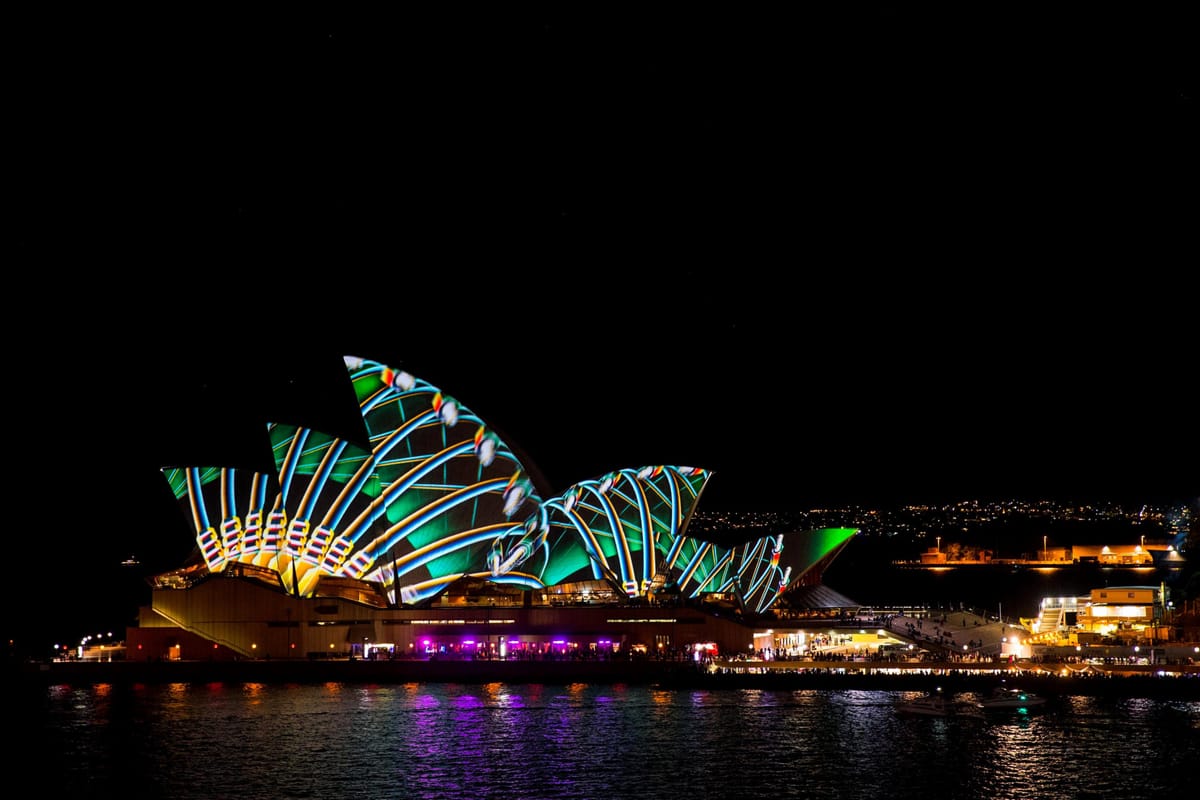vivid-festival-of-light-and-sound-cruise-with-buffet-dinner_1