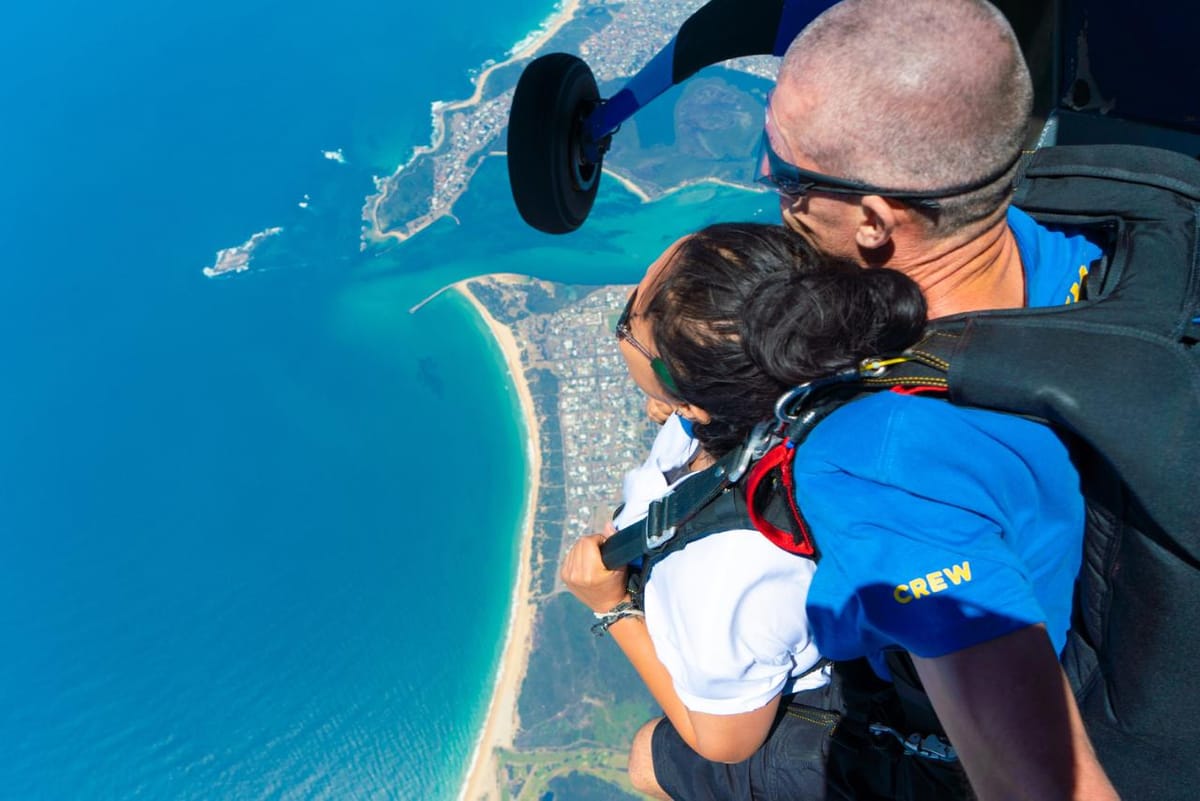 weekday-newcastle-up-to-15000ft-tandem-skydive-with-sydney-transfer_1
