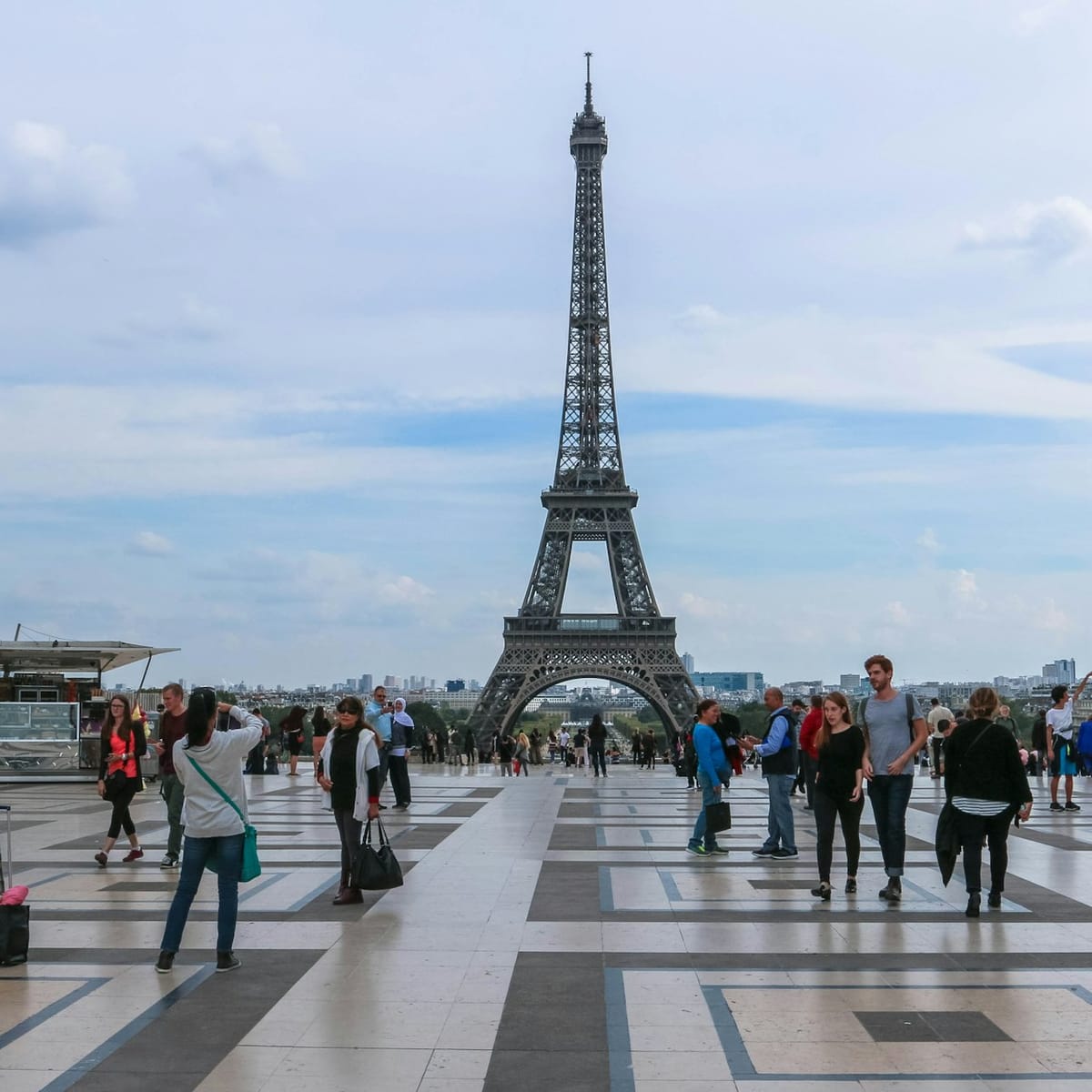 eiffel-tower-small-group-guided-visit-of-the-summit_1