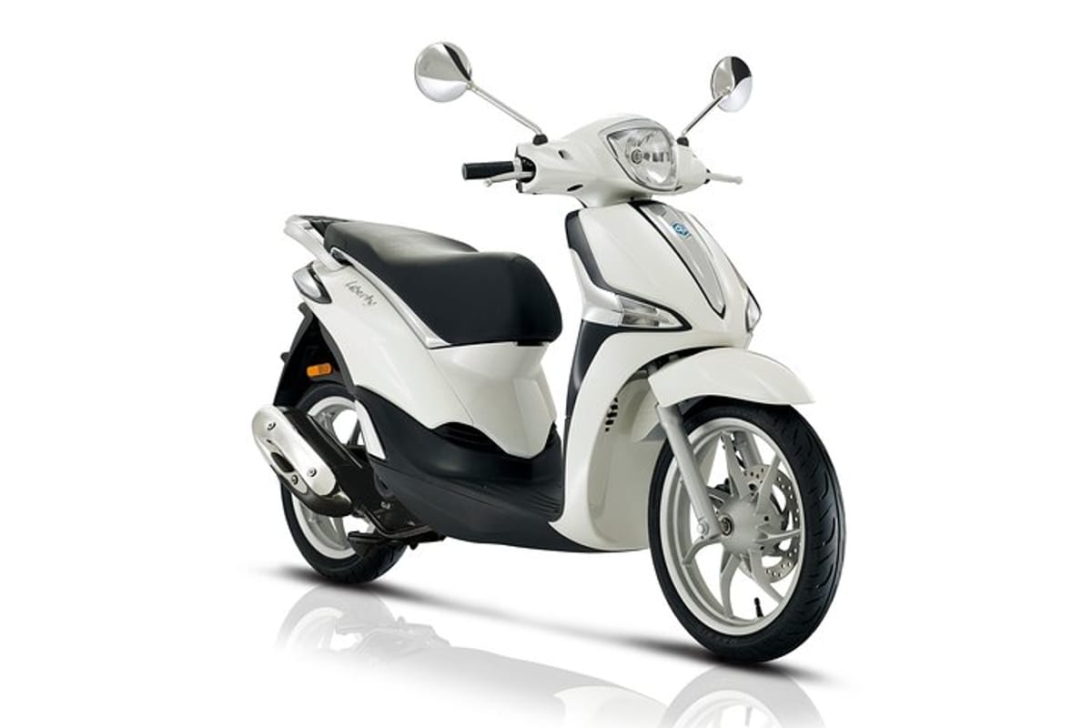 liberty-scooter-rental-piaggio-50cc-4t-paris_1
