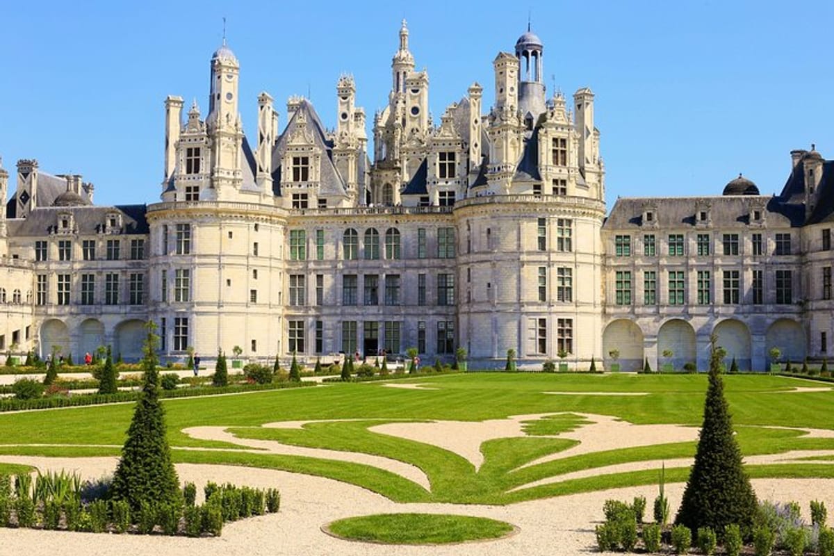 loire-valley-chambord-castle-express-by-train-avoid-traffic-jams_1