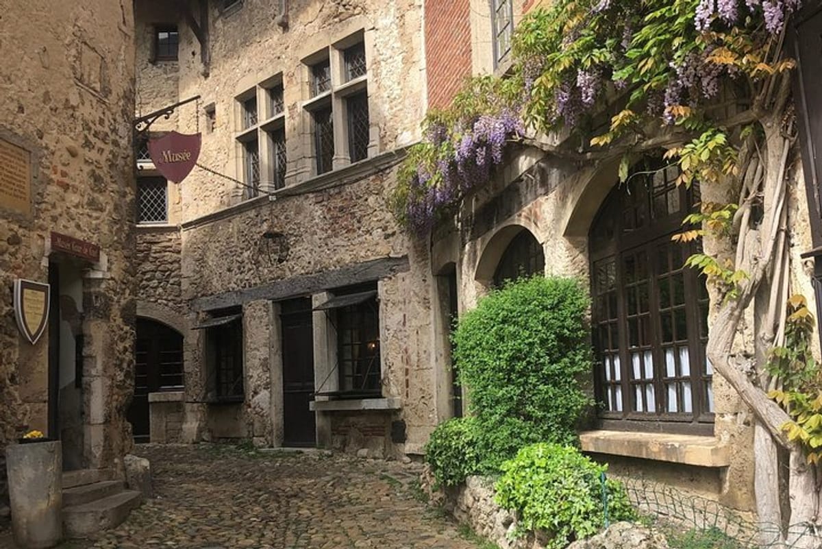 perouges-medieval-village-private-trip-with-tasting-from-lyon_1