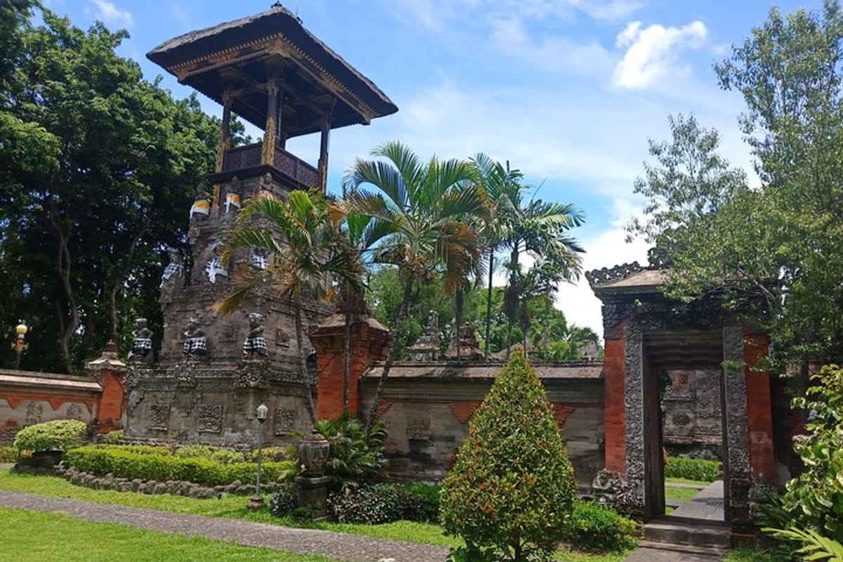 bali-denpasar-town-garuda-wisnu-kencana-statue-uluwatu-temple_1