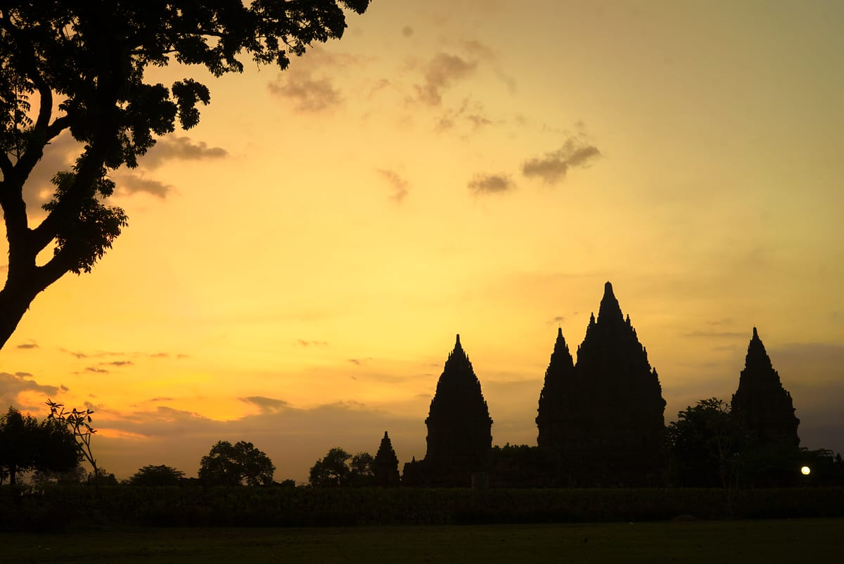 prambanan-temple-sunset-tour-indonesia-pelago0.jpg	