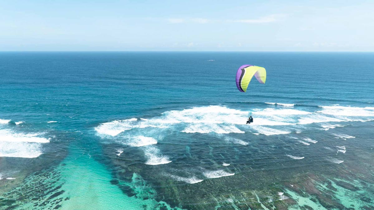 timbis-beach-paragliding-uluwatu-cliff-indonesia-pelago0.jpg
