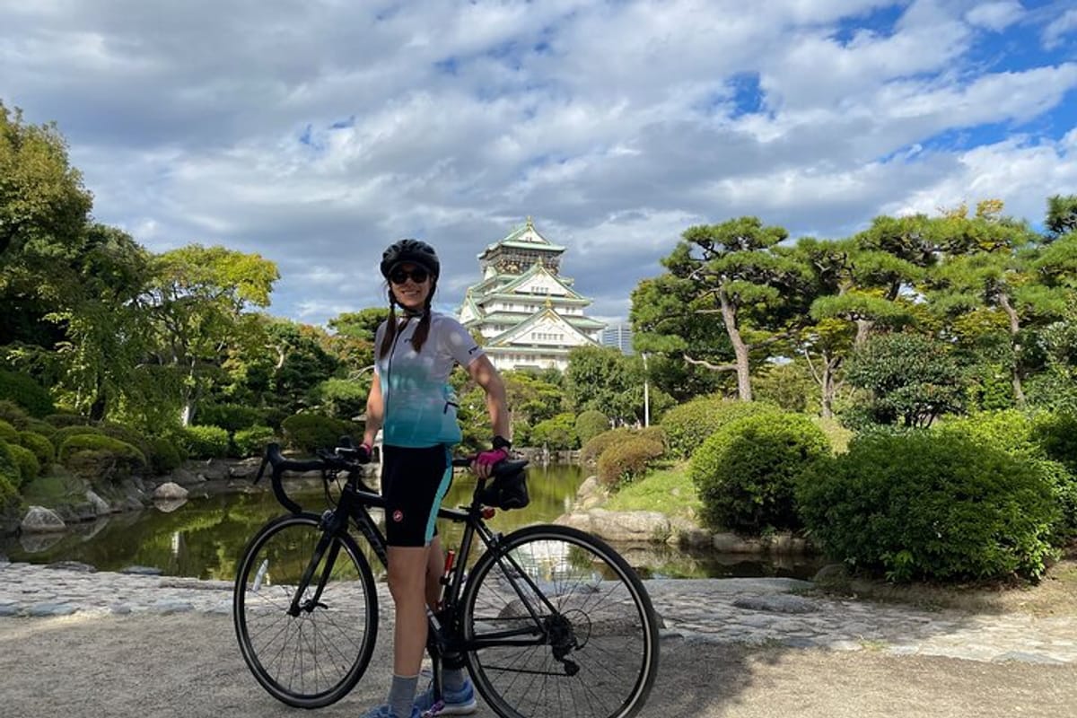 Cycle through the Osaka Castle Park