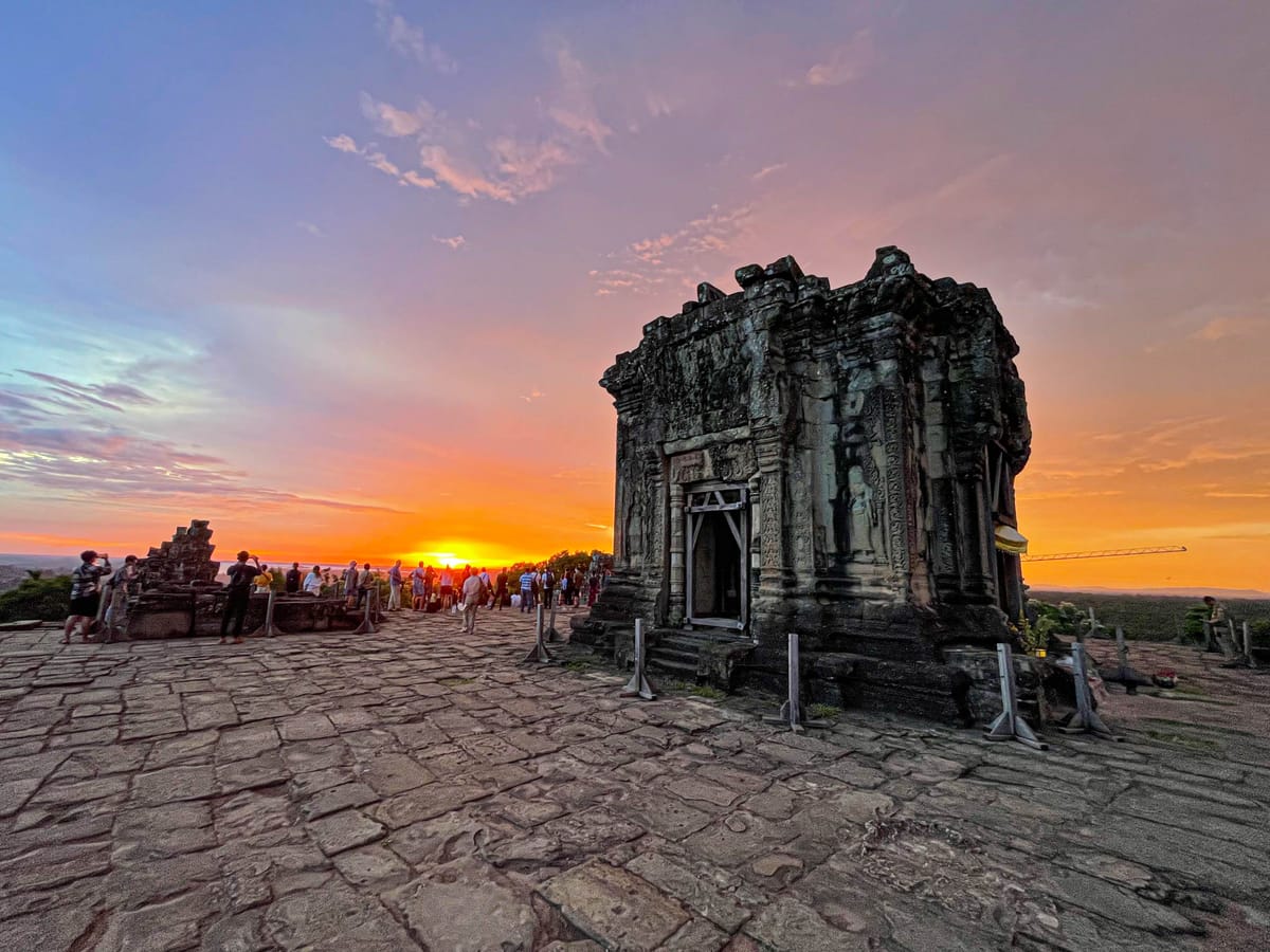 angkor-wat-sunset-small-group-tour-cambodia-pelago0.jpg