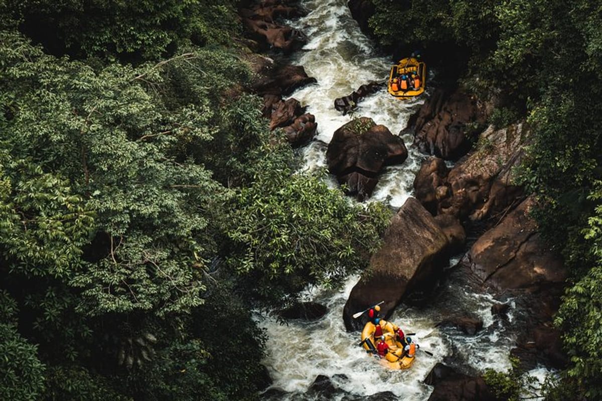 adventure-sports-thrilling-white-water-rafting-in-kampar-river_1