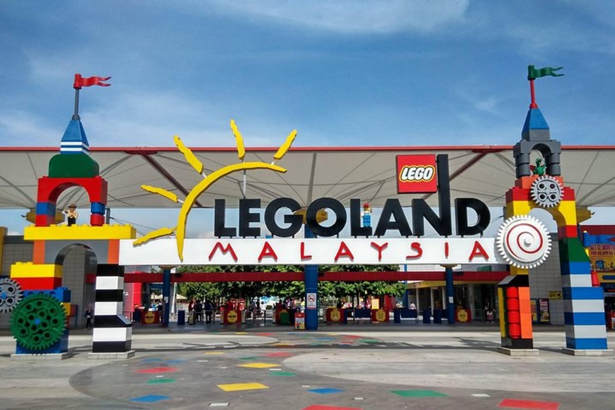 Enjoy a thrilling day at LEGOLAND Malaysia with over 40 rides and attractions spread across 8 different themed areas!