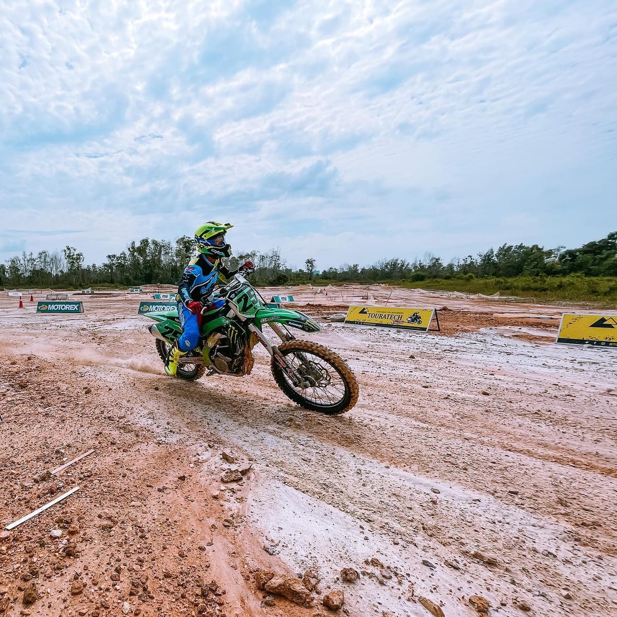 off-road-motorcross-dirt-bike-riding-lesson-by-most-fun-gym-malaysia-pelago0.jpg
