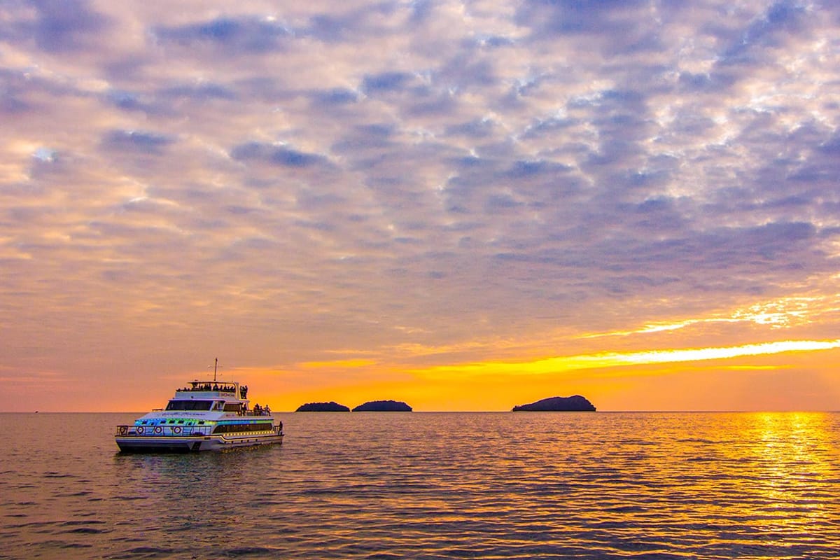 sabah-kota-kinabalu-sunset-cruise-pelago0.jpg