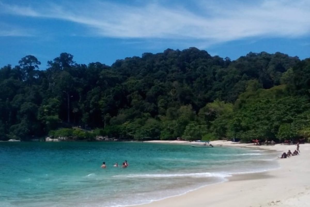 whispering-sea-at-pangkor-island-lunch-private-guided-tour_1