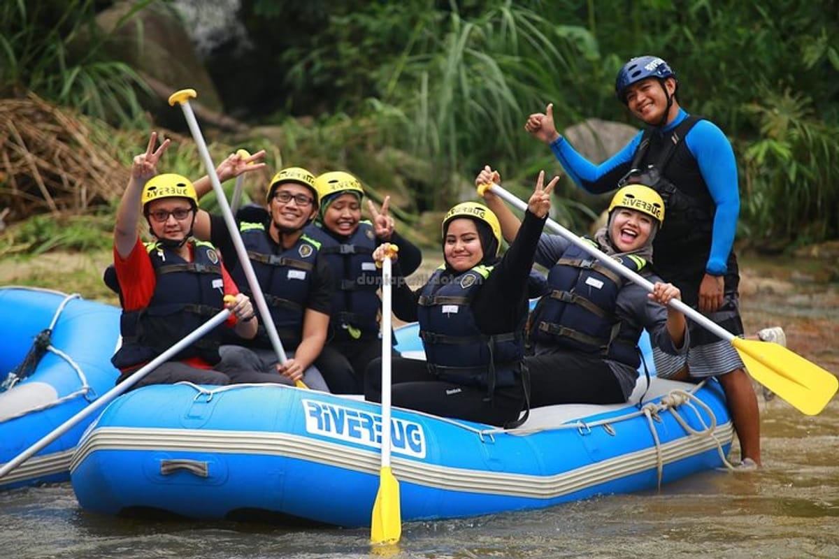 whitewater-rafting-adventure-at-gopeng-from-kl_1