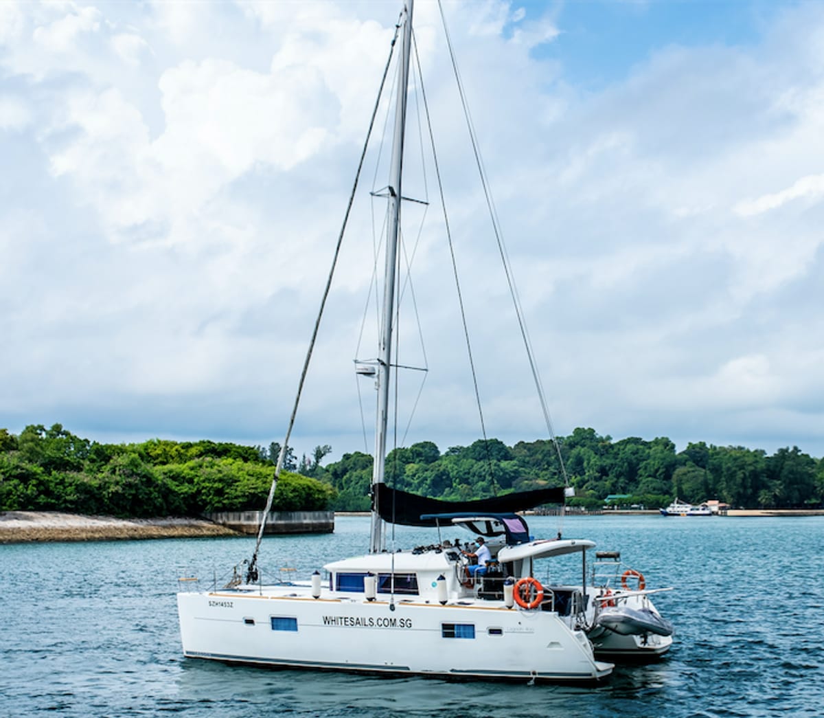 Private Luxury Yacht Charter | Sentosa Cove | Lazarus Island | White Sail | Singapore | Pelago 