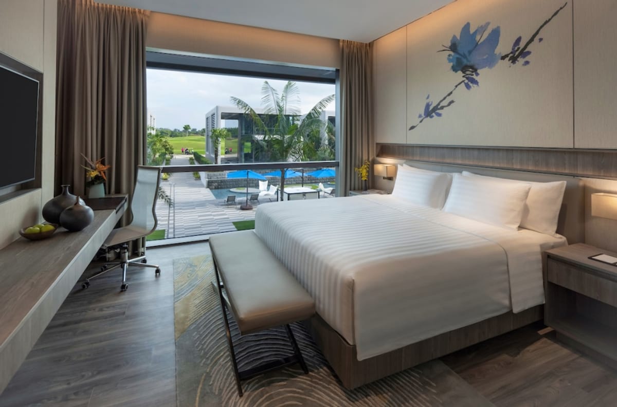 Dusit Thani Laguna Resort Hotel Staycation | Golf Course | Laguna Golf Green | Singapore | Pelago