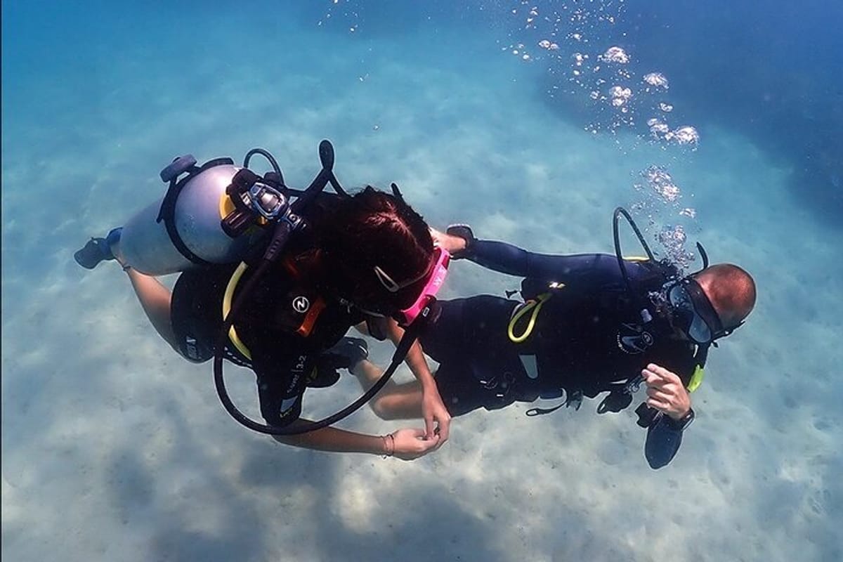 Your first underwater experience with the close care from our dive instructor