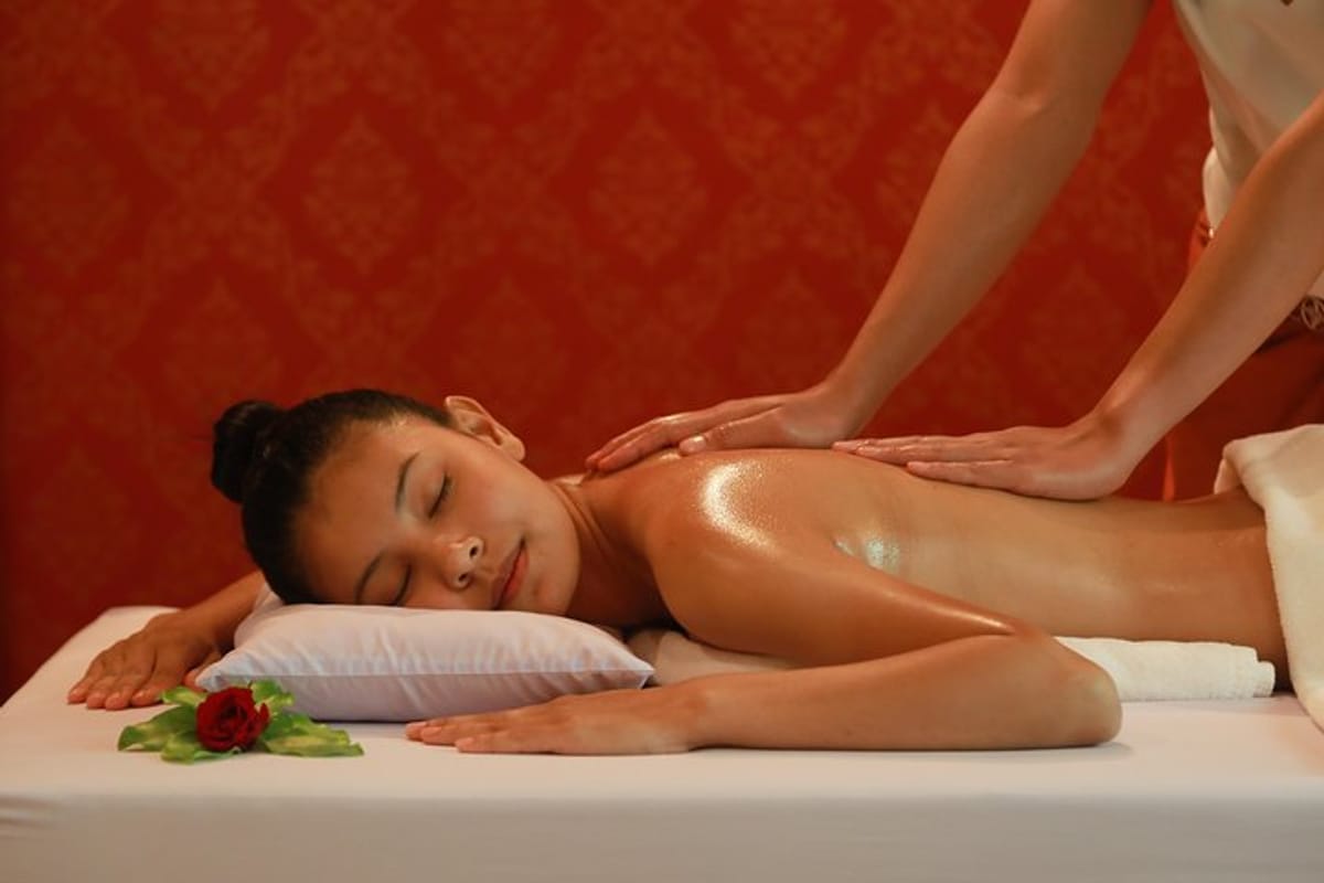 at-ease-massage-120-mins-aromatherapy-massage_1