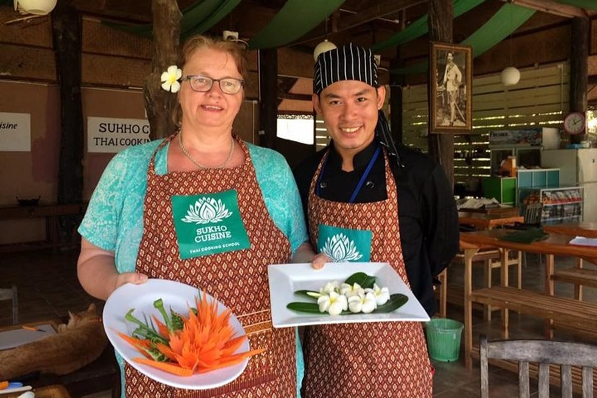 fruit-and-vegetable-carving-class-with-master-chef-at-sukho-cuisine-in-koh-lanta_1