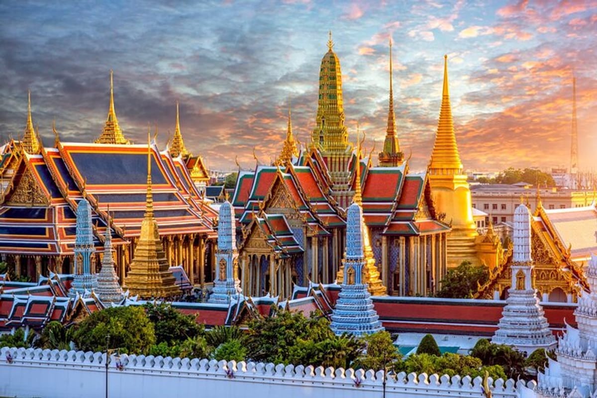 grand-palace-self-guided-walking-tour-entry-not-incl_1