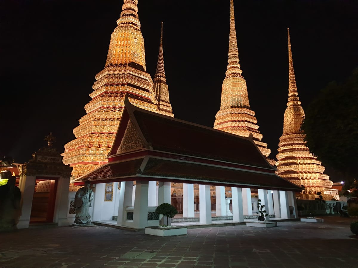 iconic-temples-bangkok-night-thailand-pelago0.jpg