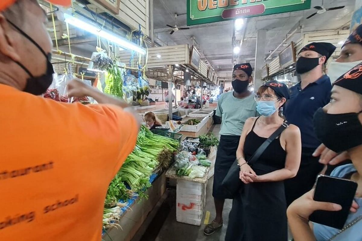 learn-5-thai-dishes-and-visit-a-local-market-in-phuket_1