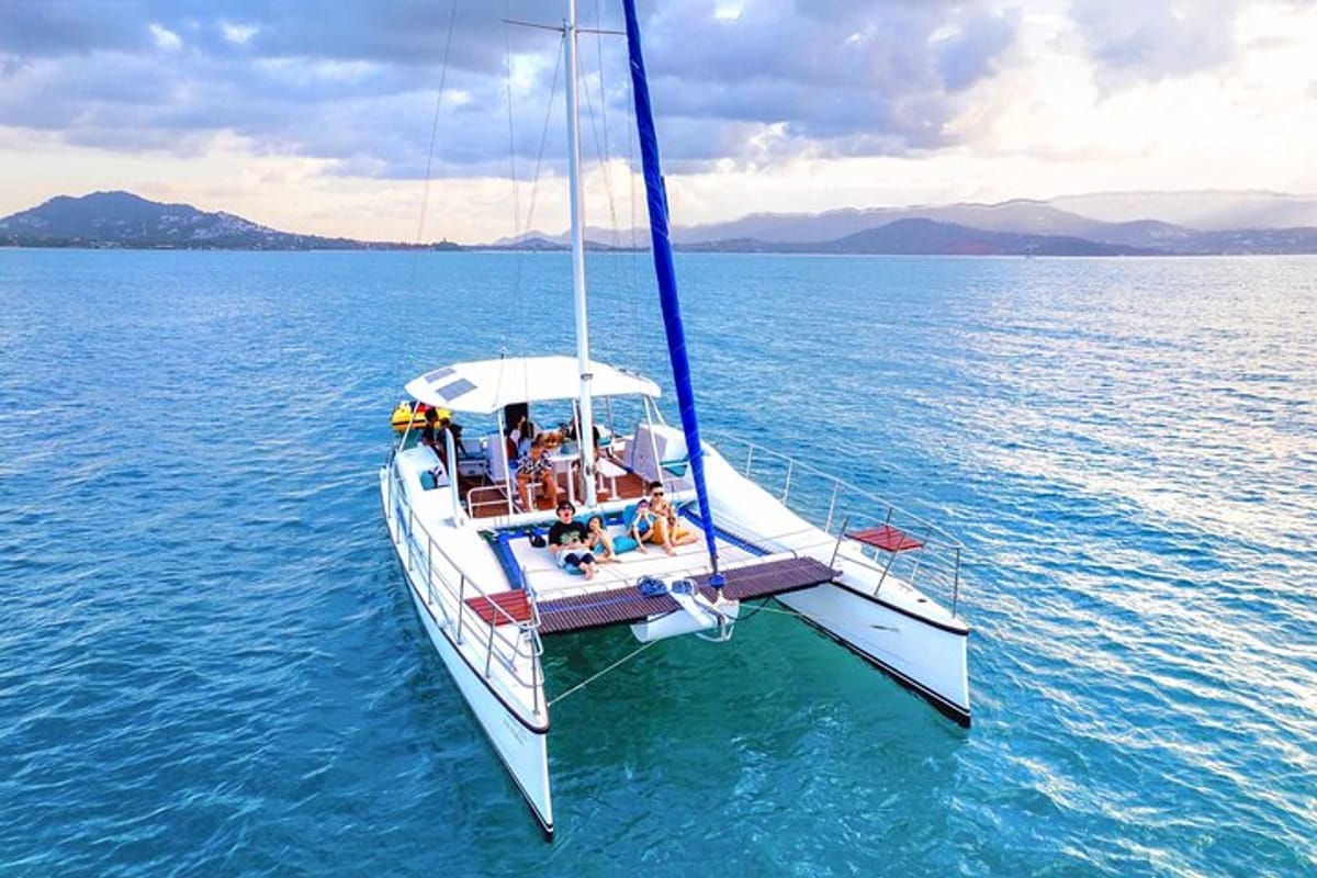 luxury-catamaran-trip-to-koh-phangan_1