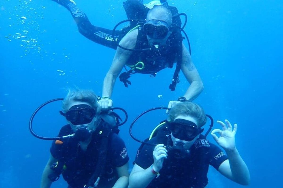 padi-discover-scuba-diving-at-sail-rock-from-koh-phangan-beginners_1