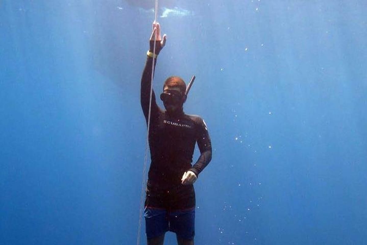 Freediver in action