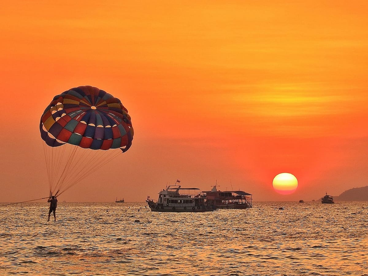 parasailing-experience-in-pattaya-thailand-pelago0.jpg