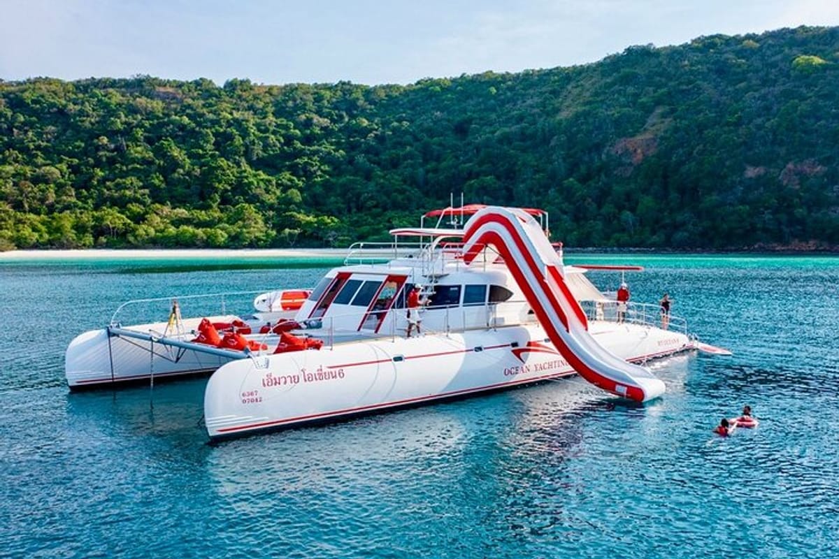 pattaya-full-day-sunset-yacht-exclusive-island-buffet-snorkeling_1