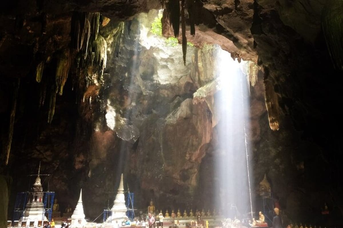petchaburi-highlights-khao-luang-cave-palaces-temples-group-tour-from-hua-hin_1