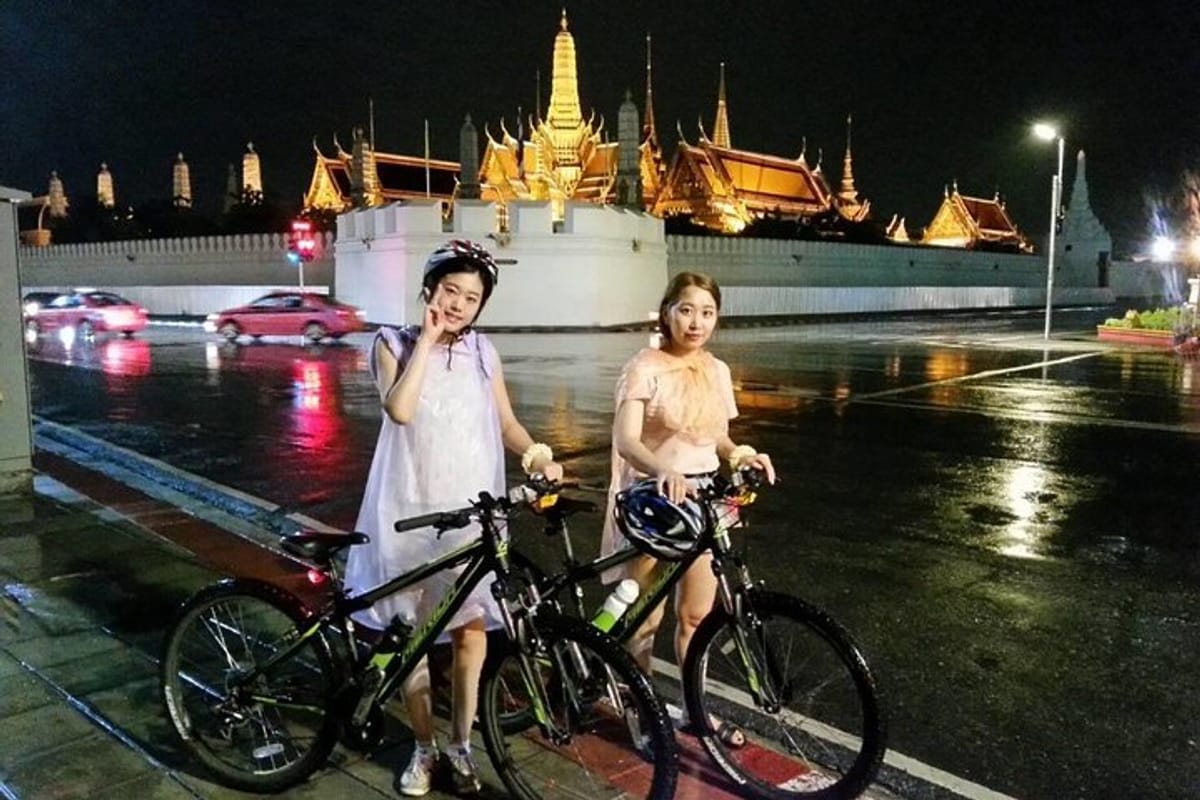 popular-landmark-night-bike-tour-in-bangkok_1