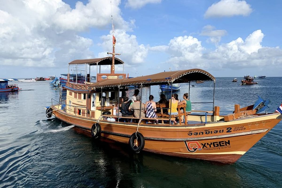 Early Bird Snorkel Tour to the Bays of Koh Tao onboard the Oxygen