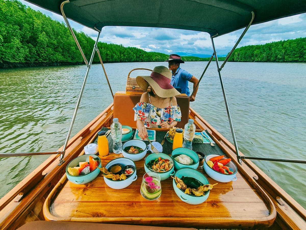 private-gondola-picnic-thailand-pelago0.jpg