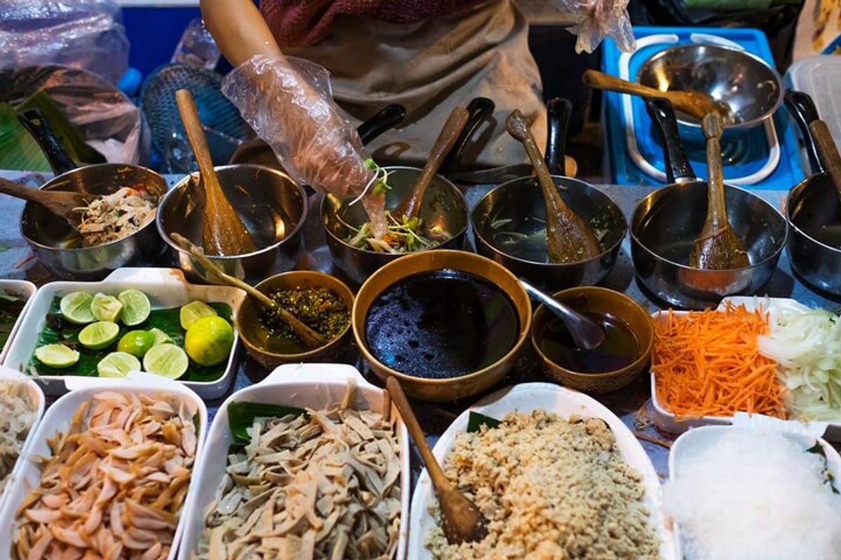 tasting-thai-street-food-at-the-wang-lang-market-with-your-english-speaking-guide_1