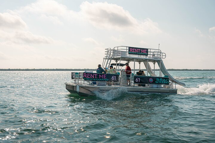 https://www.pelago.co/img/products/US-United%20States/pontoon-boat-with-2-slides-in-destin-fort-walton-beach-florida/c7cc3a1d-923a-4ee5-845e-a28807b7a581_pontoon-boat-with-2-slides-in-destin-fort-walton-beach-florida.jpg