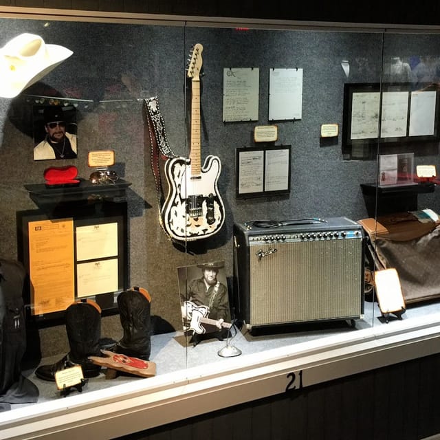 Willie Nelson Museum Nashville Koozie Set 